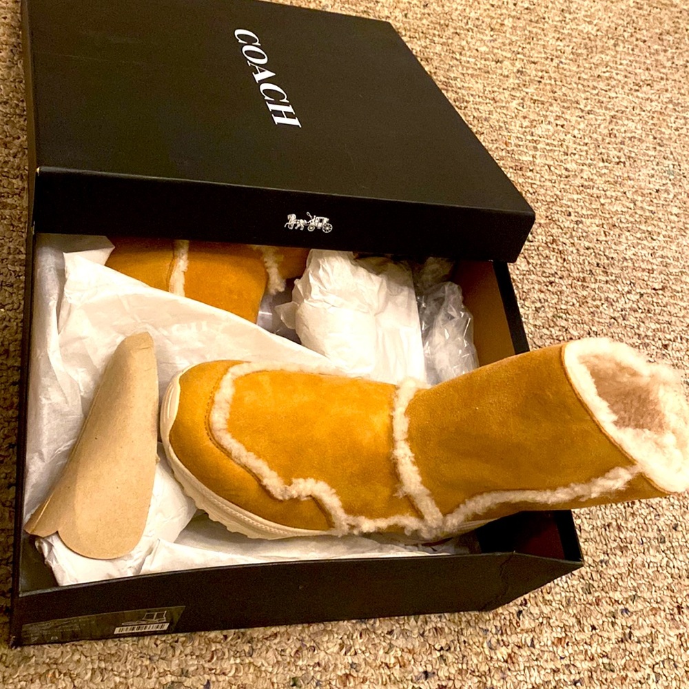 Coach boots / size 7B - Picture 2 of 3